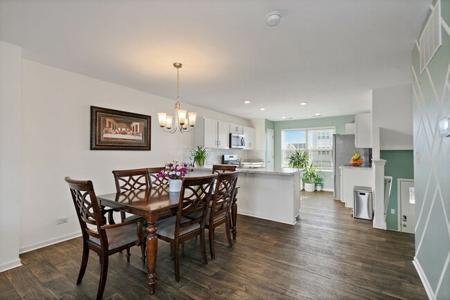 Building Photo - 3806 Honeysuckle Ln