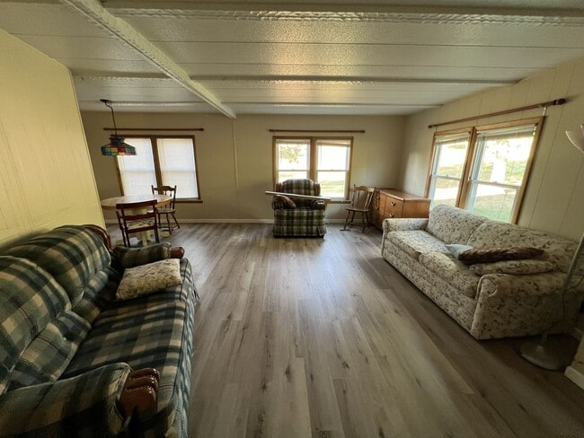 Building Photo - TWO BEDROOM HOME IN WILLIAMSBURG - GREAT L...