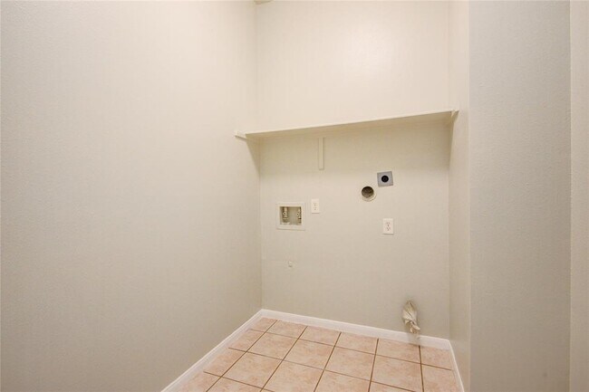 Building Photo - 802 Childers Ct