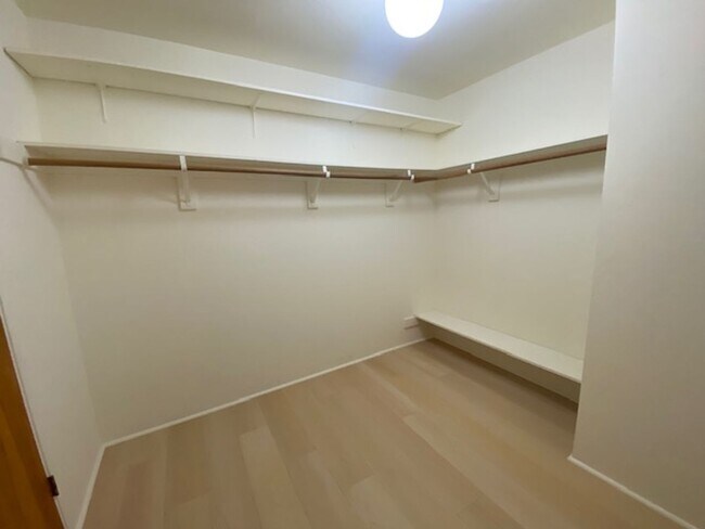 Building Photo - 11755 Tam O'Shanter Dr