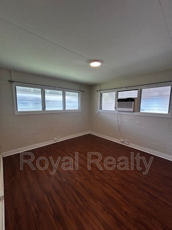 Building Photo - 1380 Uila St