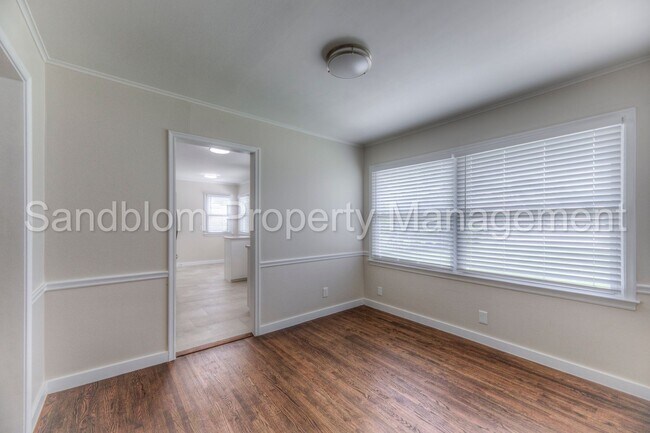 Building Photo - For Lease | $1300 Rent | Available Now!