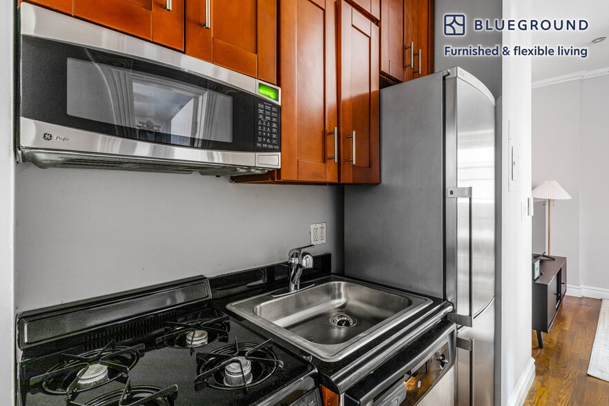 Building Photo - 246 Mott St