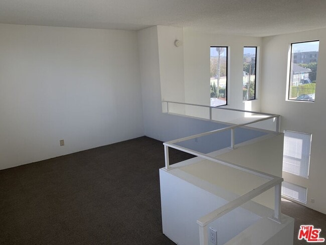 Building Photo - 3675 Keystone Av