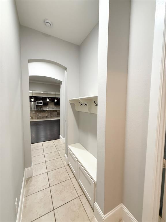 Building Photo - 5711 Stern Springs Ln