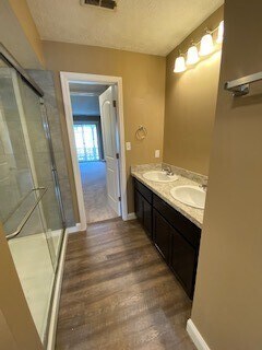 Building Photo - Gorgeous Remodeled 2 Bedroom 1.5 Bath Cond...