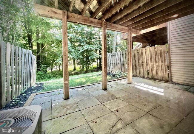 Building Photo - 10611 Pine Haven Terrace