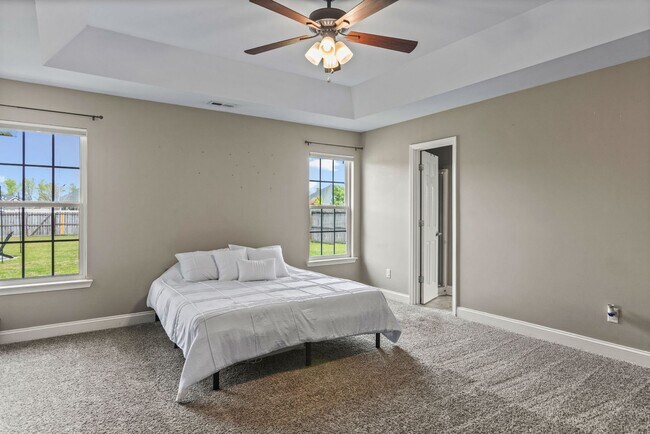 Building Photo - Open Floor Plan with Covered Patio & Fire Pit