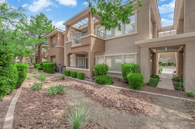 Building Photo - Charming 2 bedrooms 2 Bathrooms in the Amb...