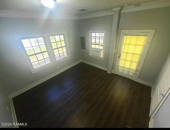 Building Photo - 1063 Mouton Ave