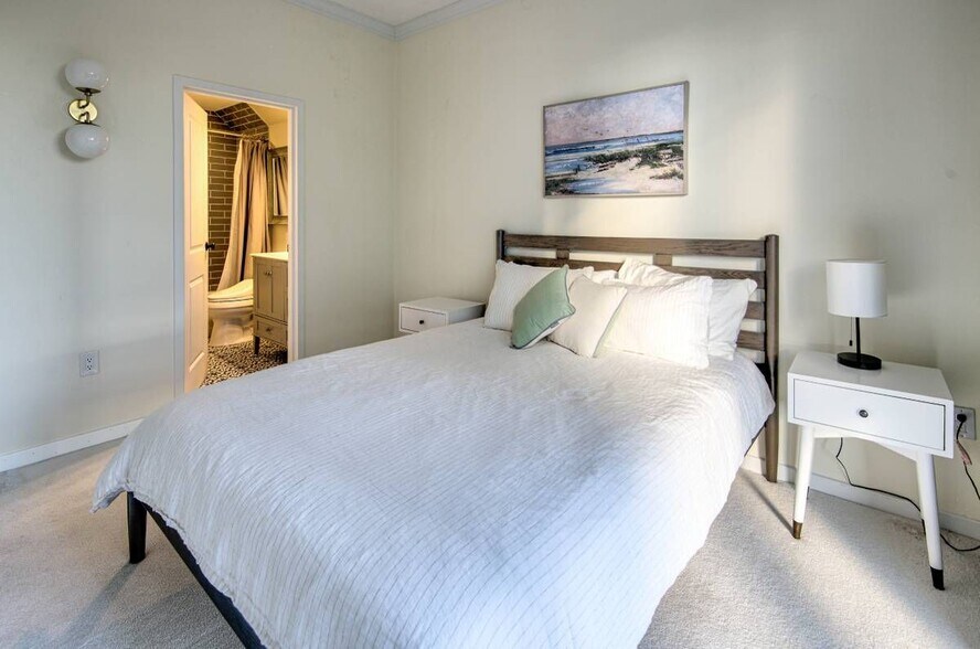 Building Photo - 1530 Key Blvd