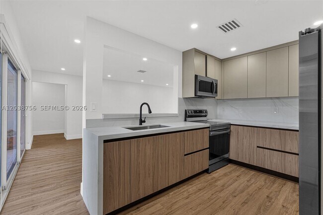 Building Photo - 8201 SW 42nd St
