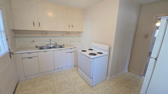 Building Photo - Forest Acres