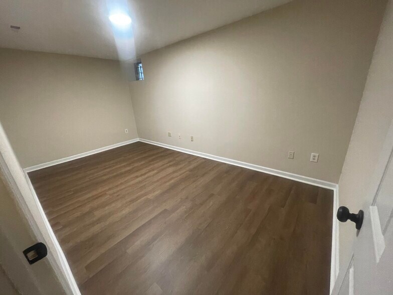 Building Photo - 16 Regency Dr