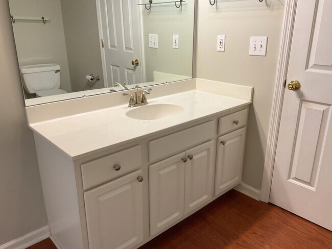 Building Photo - 6307 Sweetwater Blvd