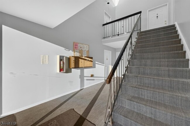 Building Photo - 94 Beverly Hl Ter