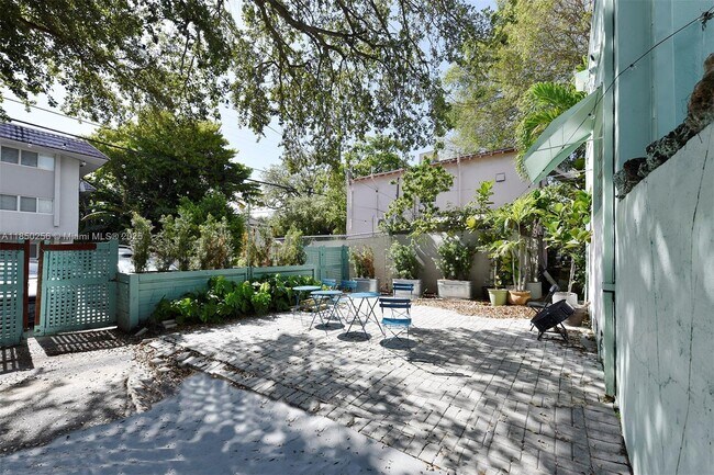 Building Photo - 7613 Biscayne Blvd