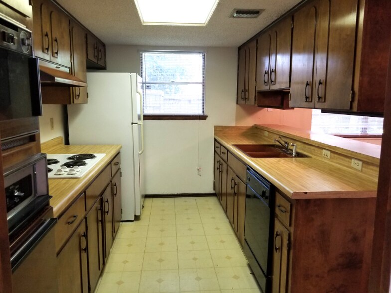 Building Photo - 8311 Watch Tower St