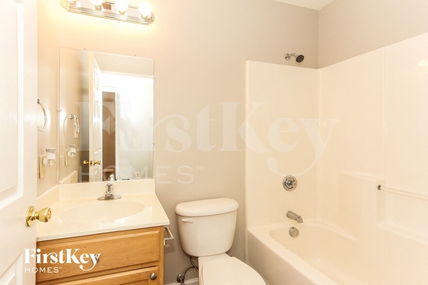 Building Photo - 1731 Parkdale Ave