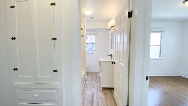Building Photo - 2BD/1BA Charming Bungalow in Belmont Heights