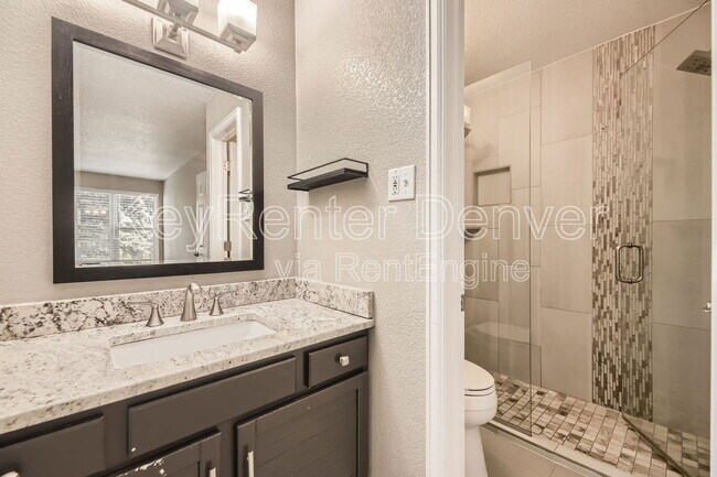 Building Photo - 1300 Golden Cir