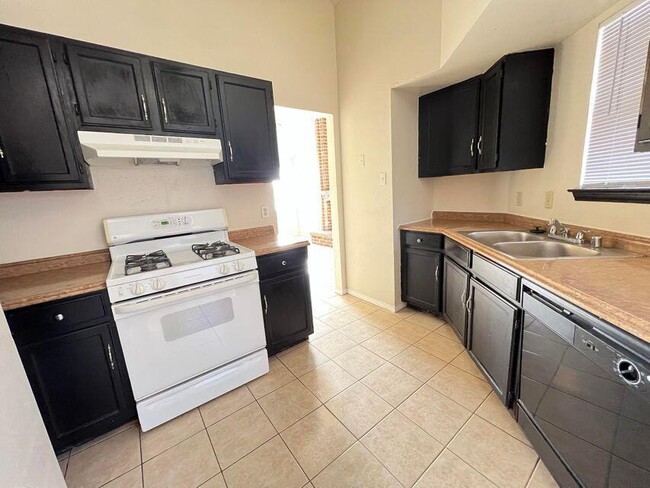 Building Photo - 11812 Tracy Austin Ln