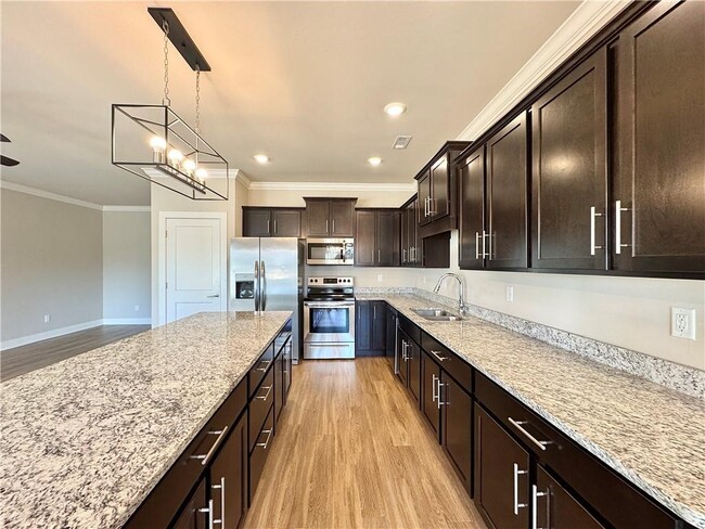 Building Photo - 921 NE Hts Ln