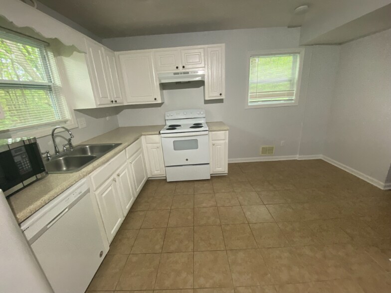 Building Photo - 1232 Creek Forest Ct NW
