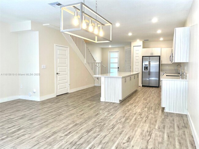 Building Photo - 15817 NW 91st Ct
