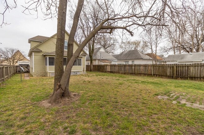 Building Photo - 1219 S Main St