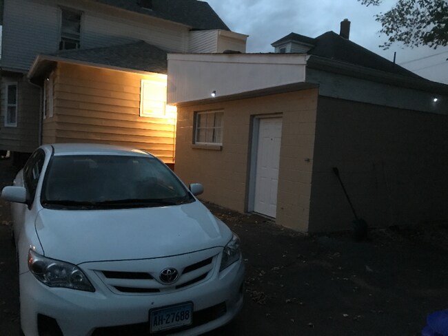 Primary Photo - 442 Burnside Ave
