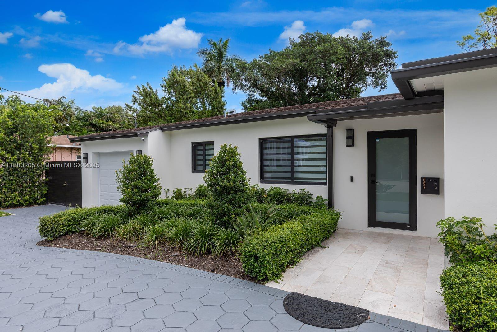 Building Photo - 5641 SW 67th Ave