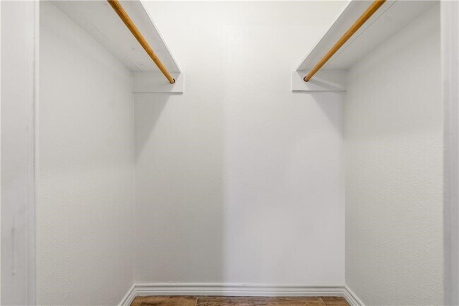 Building Photo - 400 W 35th St