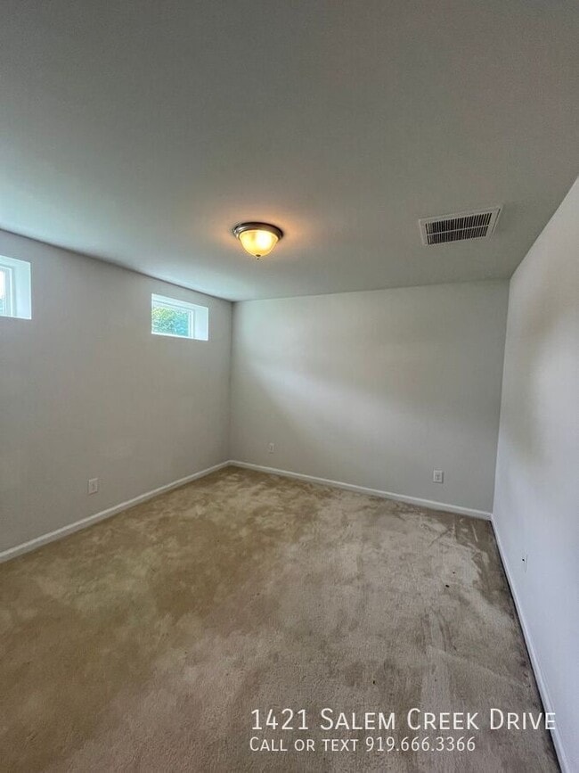 Building Photo - 1421 Salem Creek Dr