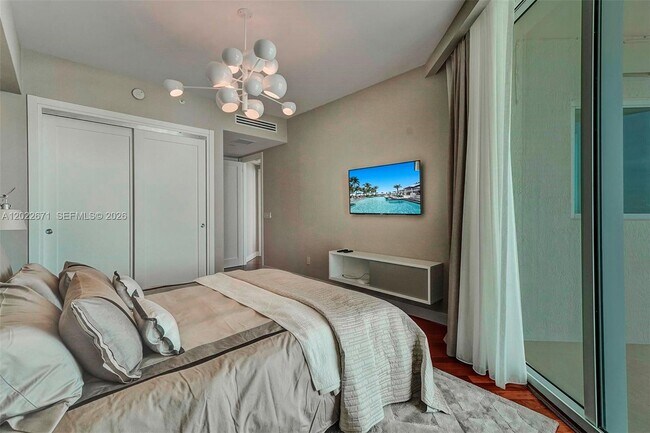Building Photo - 16051 Collins Ave