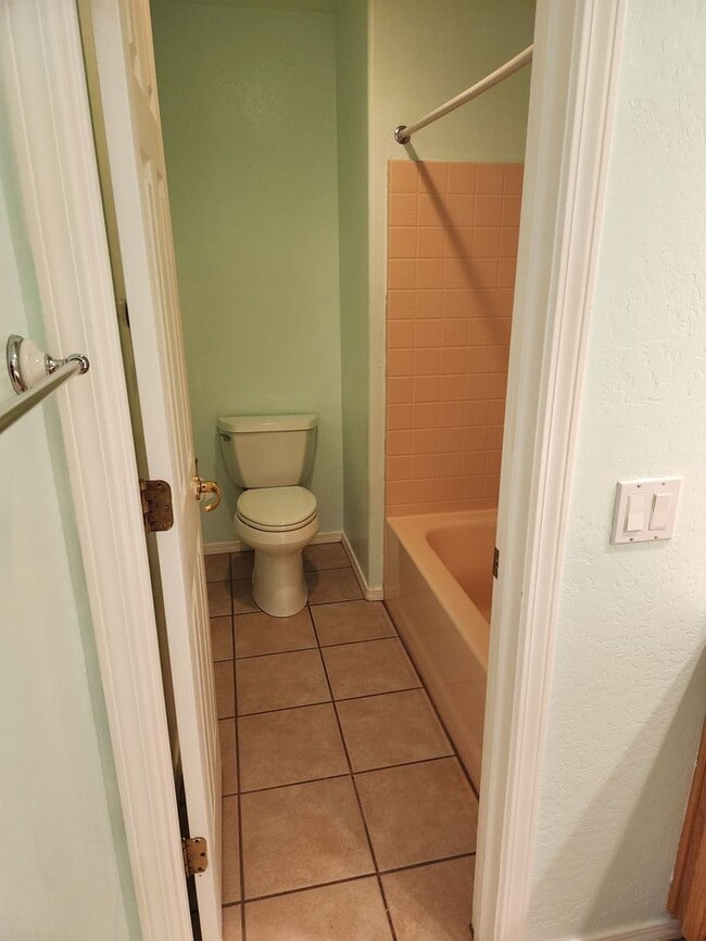 Building Photo - Spacious Country Club Home | 2,900+ Sq Ft | A/C | 3-Car Garage