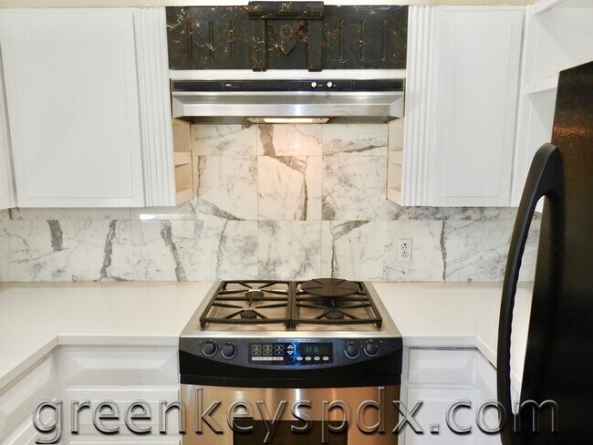 Building Photo - 10197-1136