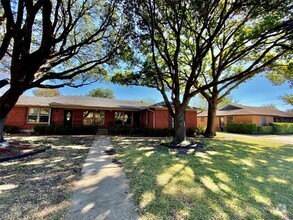 Building Photo - 9560 Mercer Dr