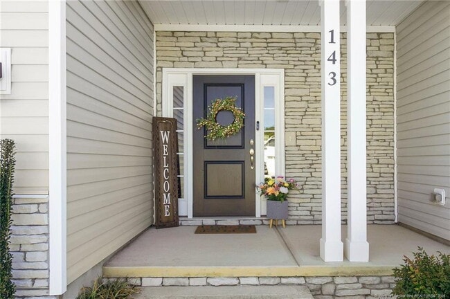 Building Photo - Charming 4-Bed home with Granite Touches & Cozy Fireplace in Sanford, NC!