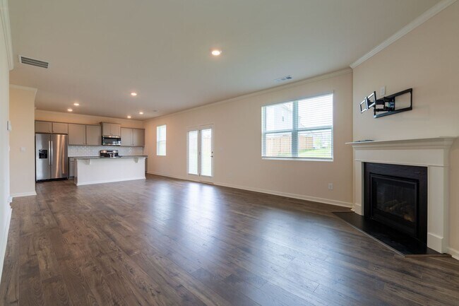 Building Photo - Spacious Family Home for Rent in Fairburn,...