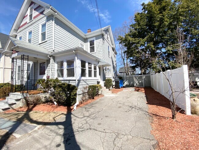 Building Photo - 9 Woodland St