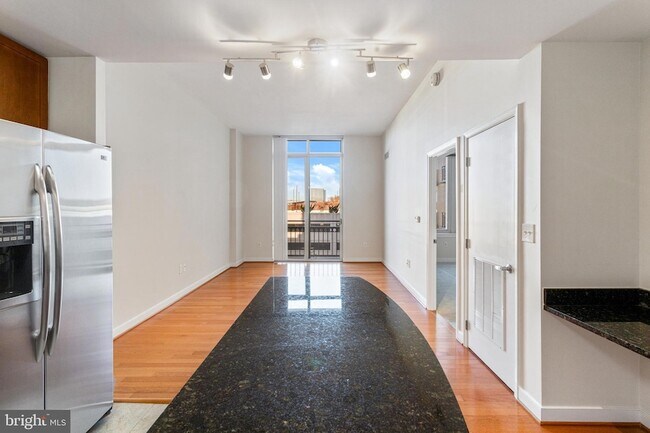 Building Photo - 155 Potomac Passage