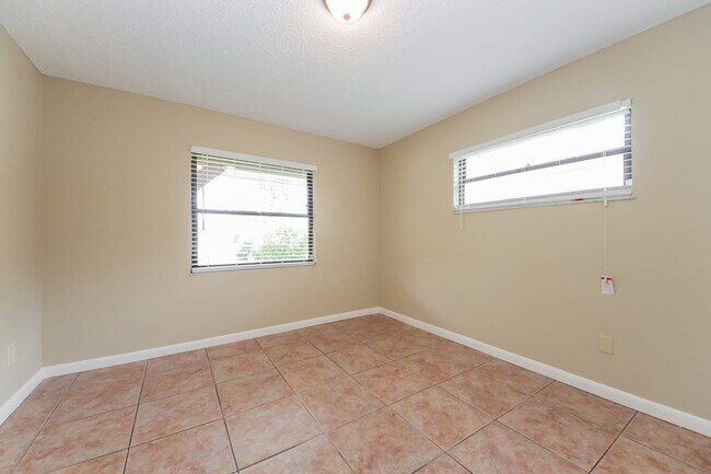 Building Photo - 109 Slade Dr