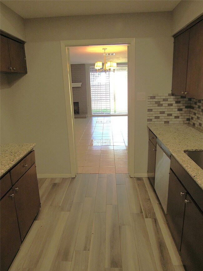 Building Photo - 8414 Beechnut St