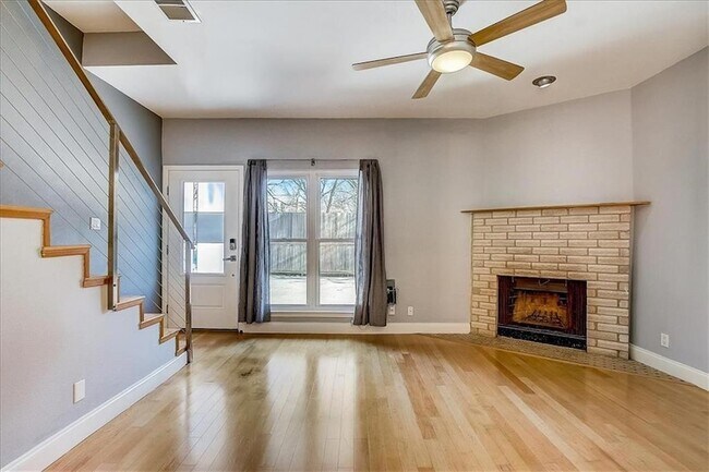 Building Photo - 1307 Kinney Ave
