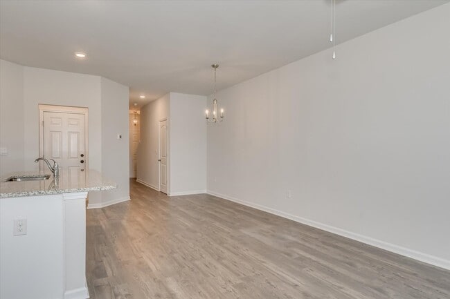 Building Photo - 4315 Newland St