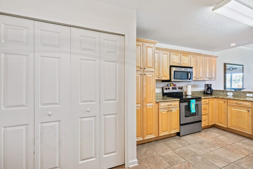 Building Photo - 264 Gibraltar Ct