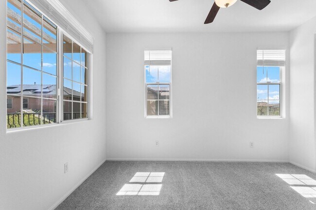 Building Photo - AVAILABLE NOW! GORGEOUS 3 BED / 2.5 BATH in Campanile in Cathedral City!