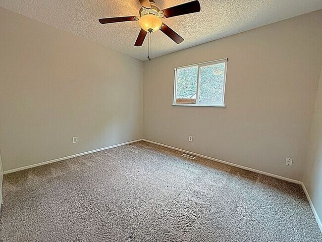 Building Photo - 3 bedroom ranch home nestled in a cul-de-sac!