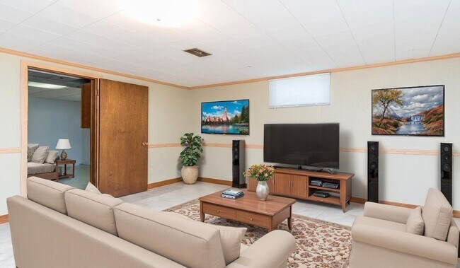 Building Photo - LARGE AND SPACIOUS, YET COZY AND QUAINT RANCH STYLE 4 BD, 3 BA HOUSE WITH DOUBLE ATTACHED GARAGE,...